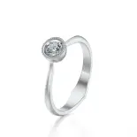 Pierścionek z białego złota z diamentem